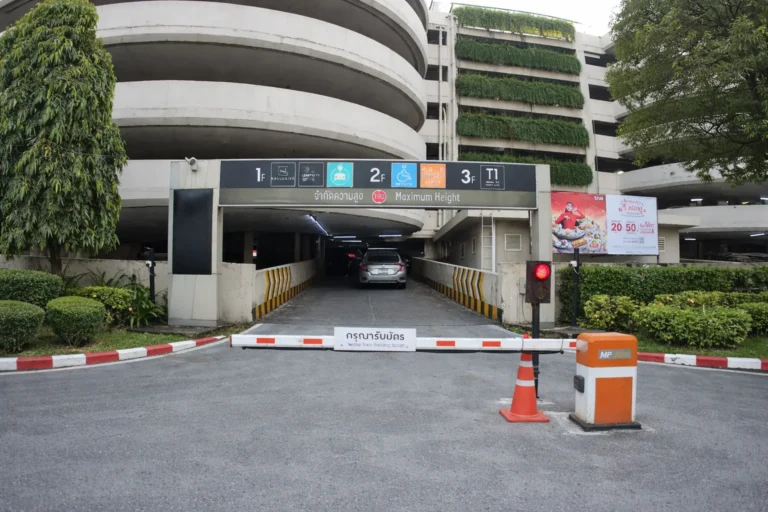 Parking lot Central Ladprao 1 768x512